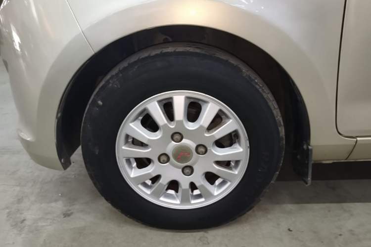 Used Wuling Rongguang V 2016 1.5L Standard Version Left Front Wheel Hub
