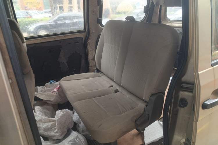 Used Wuling Rongguang V 2016 1.5L Practical Version Left Rear Seat