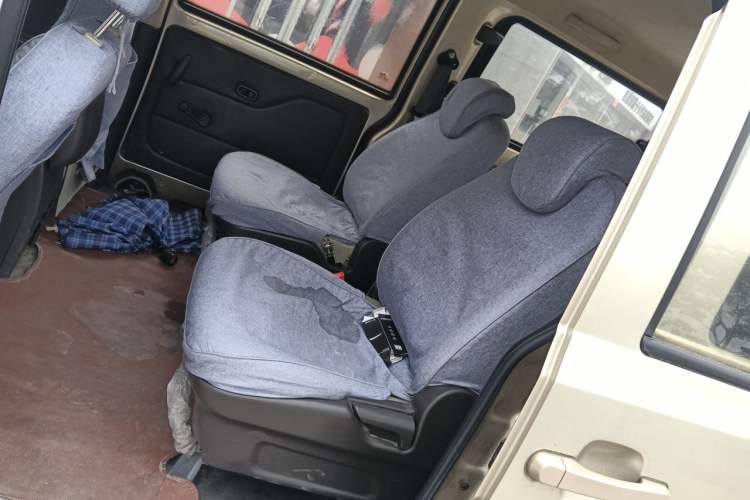 Used Wuling Rongguang V 2016 1.5L Standard Version Left Rear Seat