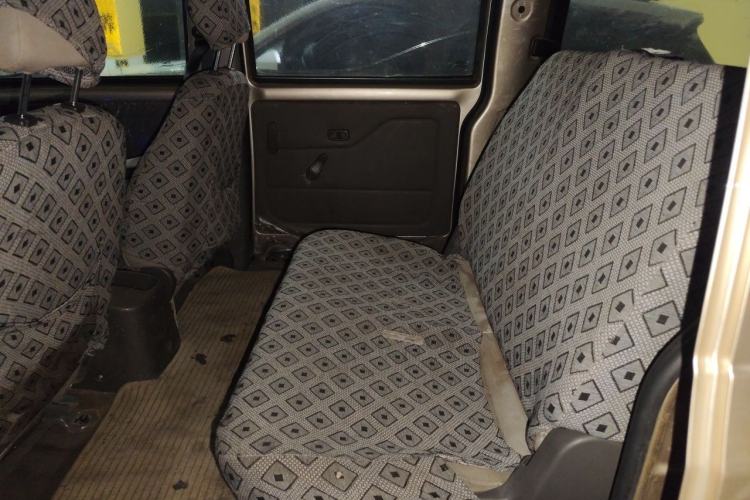 Used Wuling Rongguang V 2016 1.5L Practical Version Non-Power-Assisted Left Rear Seat
