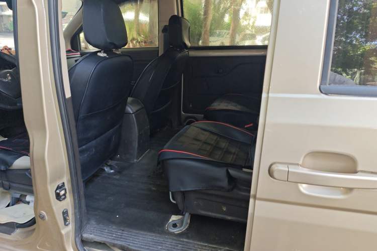 Used Wuling Rongguang V 2016 1.5L Standard Version Left Rear Seat