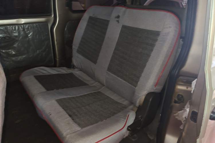 Used Wuling Rongguang V 2016 1.5L Practical Version Left Rear Seat