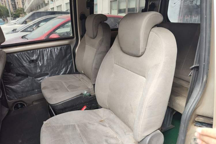Used Wuling Rongguang V 2016 1.2L Practical Version Left Rear Seat
