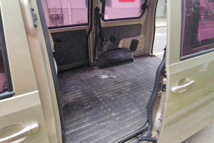 Used Wuling Rongguang V 2016 1.5L Standard Version Left Rear Seat