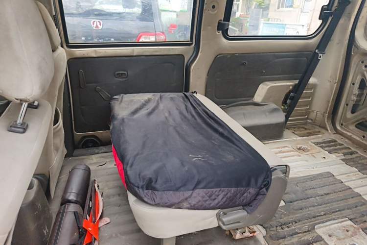 Used Wuling Rongguang V 2016 1.5L Practical Version Left Rear Seat