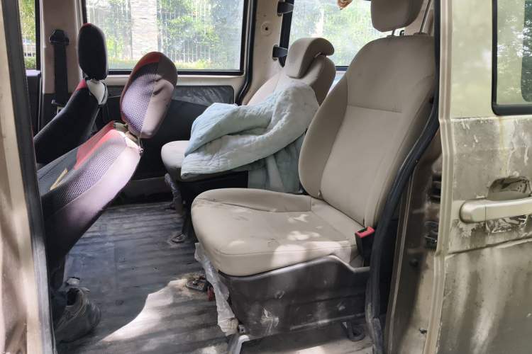 Used Wuling Rongguang V 2016 1.2L Standard Version Left Rear Seat