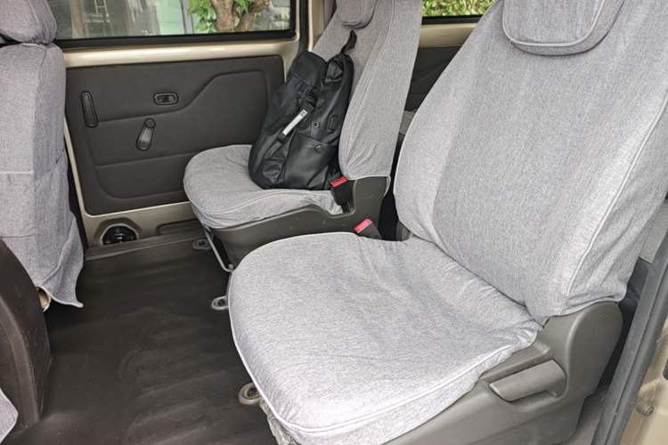 Used Wuling Rongguang V 2016 1.2L Standard Version Left Rear Seat