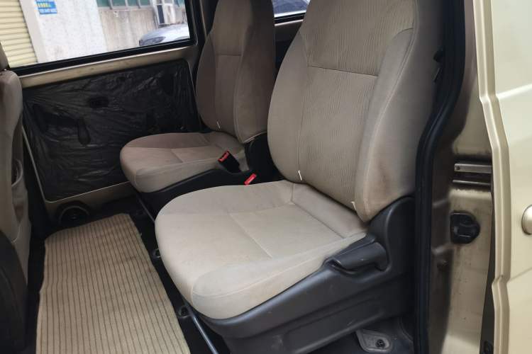 Used Wuling Rongguang V 2016 1.5L Standard Version Left Rear Seat