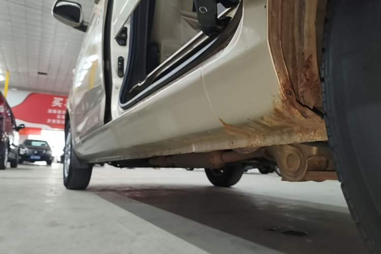 Used Wuling Rongguang V 2016 1.5L Standard Version Left Side Sill