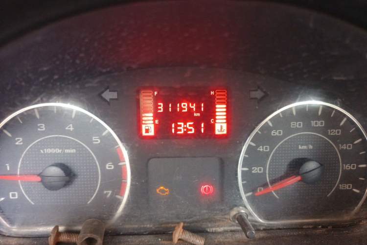Used Wuling Rongguang V 2016 1.5L Practical Version Odometer Close Up
