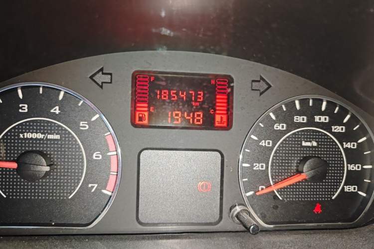 Used Wuling Rongguang V 2016 1.2L Practical Version Odometer Close Up