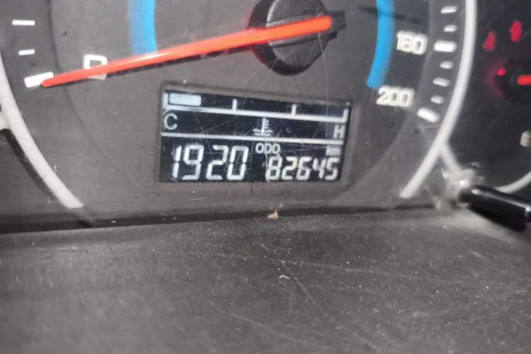 Used Wuling Rongguang V 2016 1.5L Standard Version Odometer Close Up