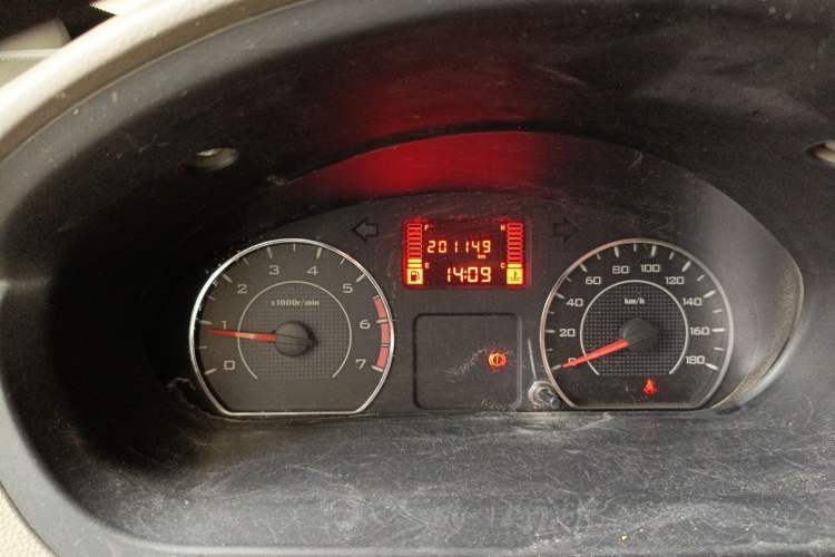 Used Wuling Rongguang V 2016 1.5L Practical Version Odometer Close Up