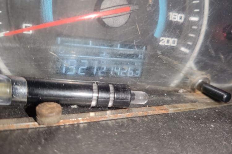 Used Wuling Rongguang V 2016 1.5L Standard Version Odometer Close Up