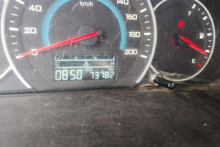 Used Wuling Rongguang V 2016 1.5L Standard Version Odometer Close Up