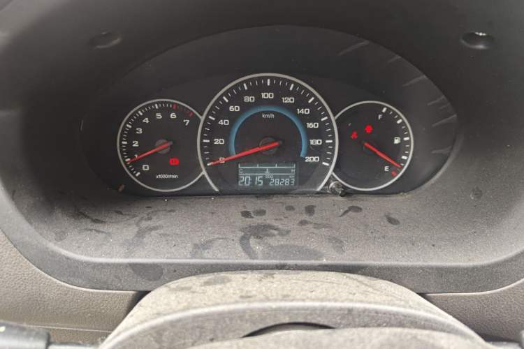 Used Wuling Rongguang V 2016 1.2L Standard Version Odometer Close Up