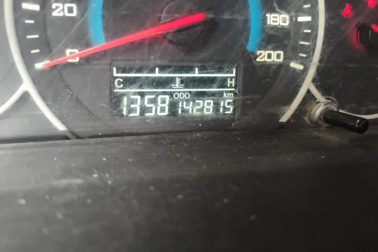Used Wuling Rongguang V 2016 1.5L Standard Version Odometer Close Up