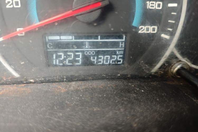 Used Wuling Rongguang V 2016 1.5L Standard Version Odometer Close Up