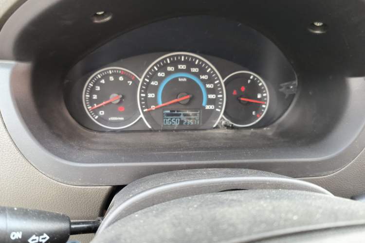 Used Wuling Rongguang V 2016 1.5L Standard Version Odometer Close Up
