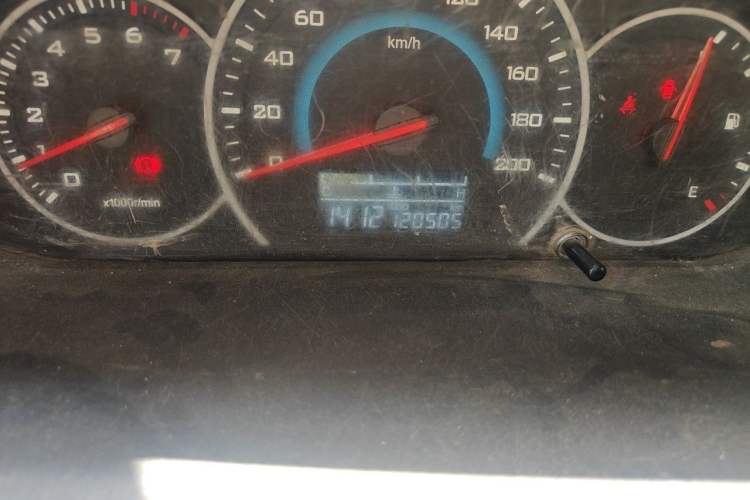 Used Wuling Rongguang V 2016 1.2L Standard Version Odometer Close Up
