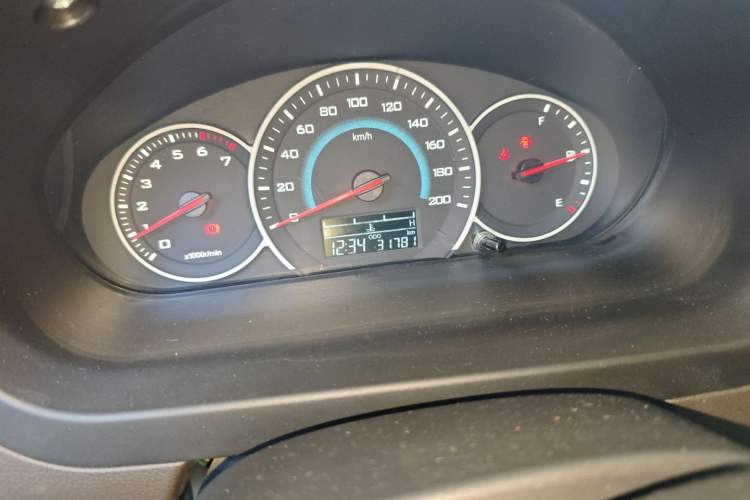 Used Wuling Rongguang V 2016 1.5L Standard Version Odometer Close Up