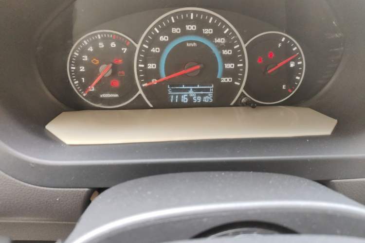 Used Wuling Rongguang V 2016 1.5L Standard Version Odometer Close Up