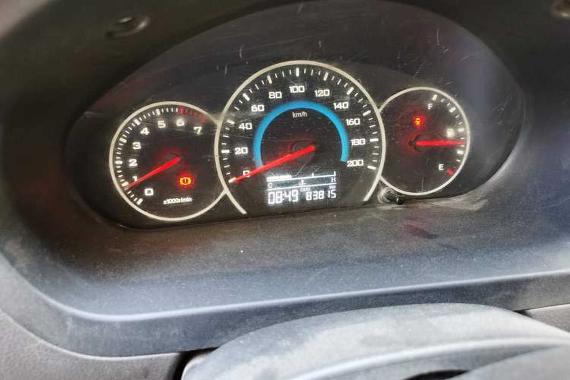 Used Wuling Rongguang V 2016 1.5L Standard Version Odometer Close Up