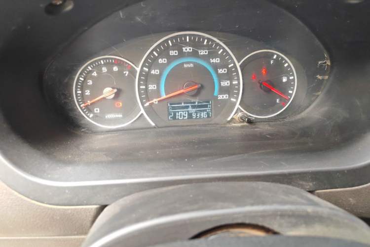Used Wuling Rongguang V 2016 1.5L Standard Version Odometer Close Up