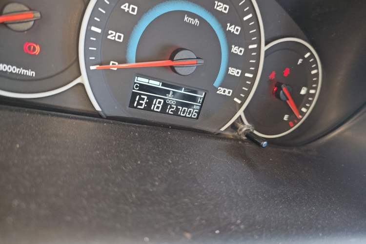 Used Wuling Rongguang V 2016 1.5L Standard Version Odometer Close Up