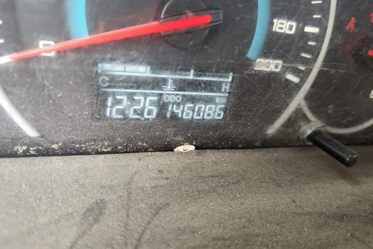 Used Wuling Rongguang V 2016 1.2L Practical Version Odometer Close Up