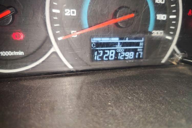 Used Wuling Rongguang V 2016 1.5L Standard Version Odometer Close Up