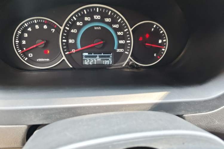 Used Wuling Rongguang V 2016 1.5L Standard Version Odometer Close Up