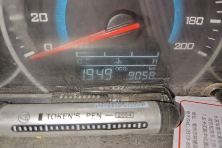 Used Wuling Rongguang V 2016 1.2L Standard Version Odometer Close Up