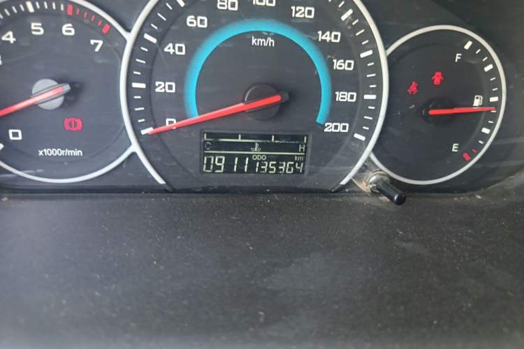 Used Wuling Rongguang V 2016 1.5L Practical Version Non-Power-Assisted Odometer Close Up