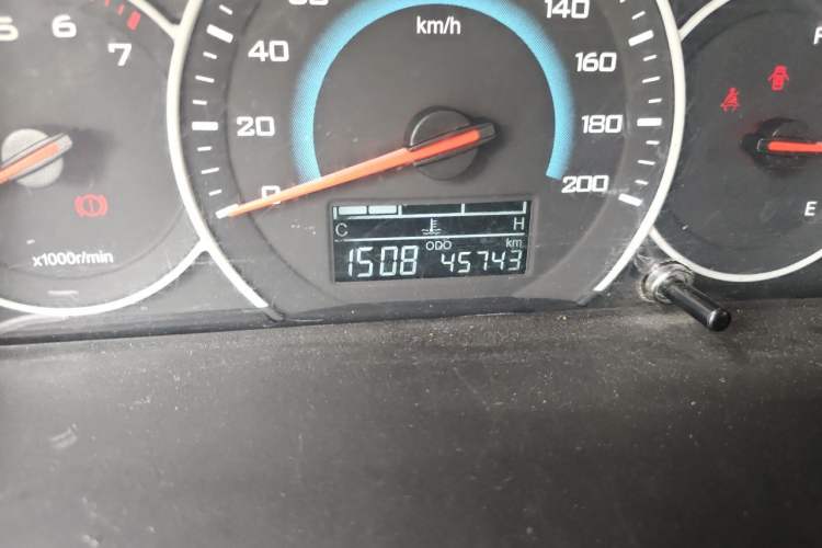 Used Wuling Rongguang V 2016 1.5L Standard Version Odometer Close Up
