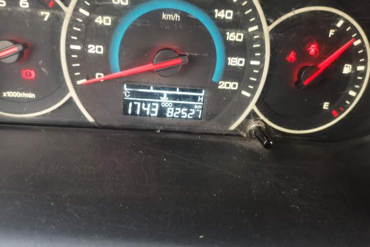 Used Wuling Rongguang V 2016 1.5L Standard Version Odometer Close Up