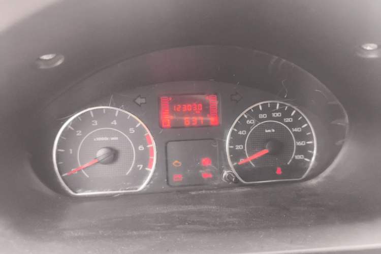 Used Wuling Rongguang V  Odometer Close Up