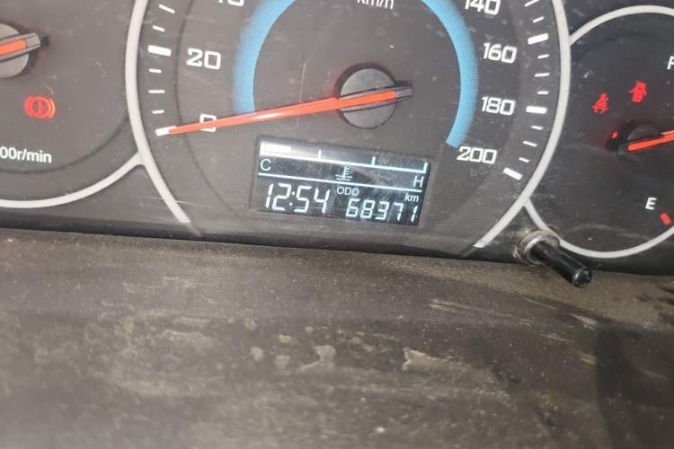 Used Wuling Rongguang V 2016 1.5L Standard Version Odometer Close Up