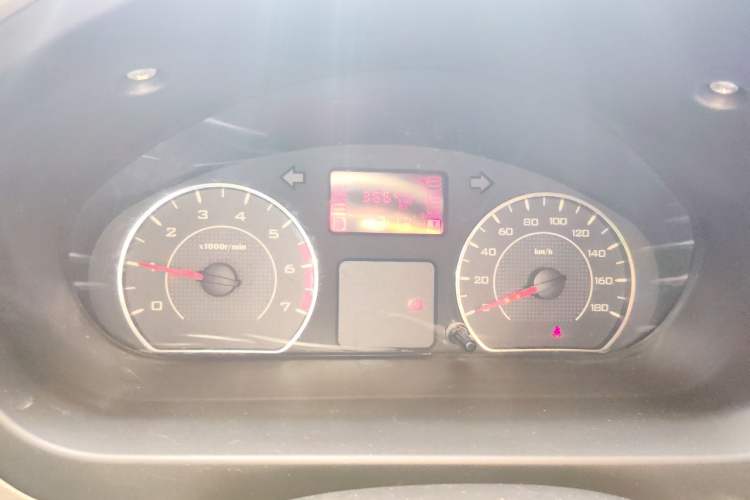 Used Wuling Rongguang V 2016 1.2L Practical Version Odometer Close Up