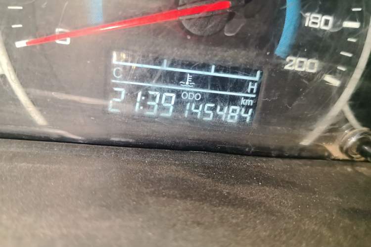 Used Wuling Rongguang V 2016 1.5L Standard Version Odometer Close Up