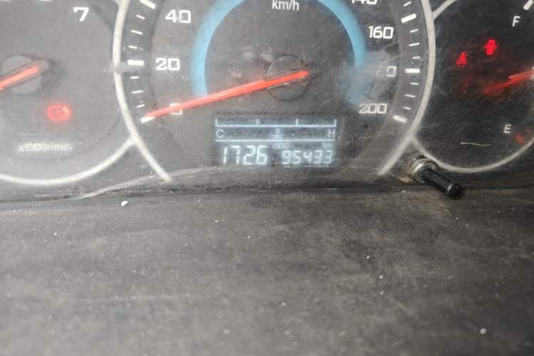 Used Wuling Rongguang V 2016 1.5L Standard Version Odometer Close Up