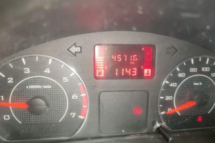 Used Wuling Rongguang V 2016 1.2L Practical Version Odometer Close Up