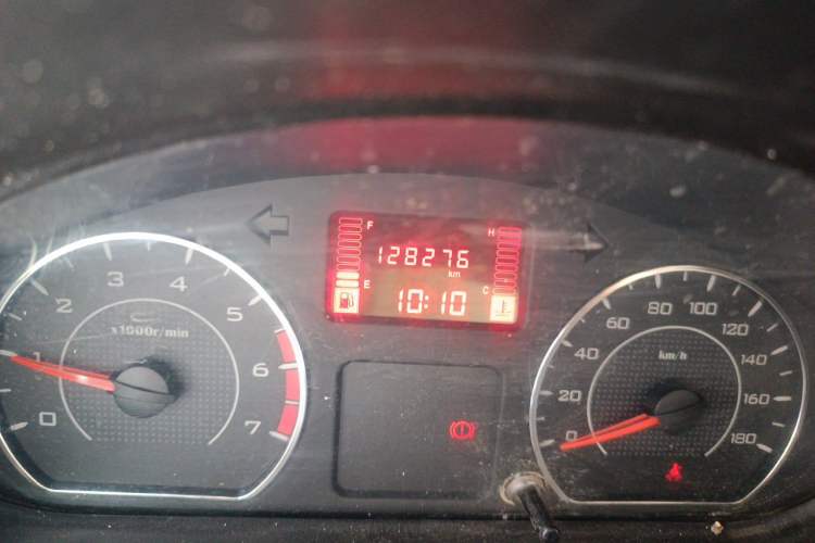 Used Wuling Rongguang V 2016 1.2L Practical Version Odometer Close Up