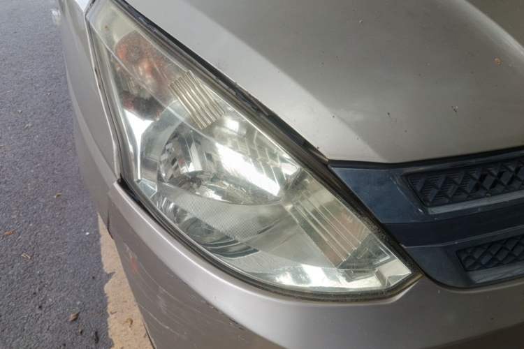 Used Wuling Rongguang V 2016 1.5L Practical Version Right Front Headlight