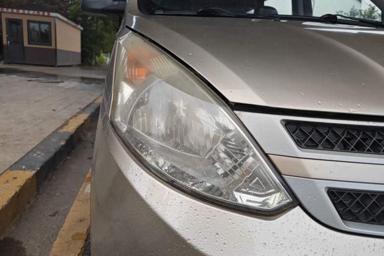 Used Wuling Rongguang V 2016 1.2L Practical Version Right Front Headlight
