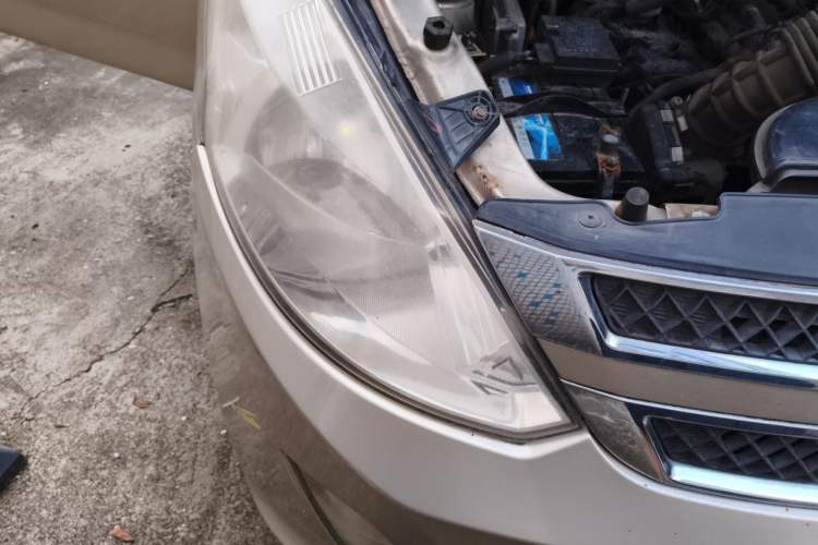 Used Wuling Rongguang V 2016 1.5L Standard Version Right Front Headlight
