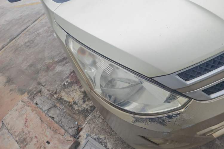 Used Wuling Rongguang V 2016 1.5L Practical Version Non-Power-Assisted Right Front Headlight