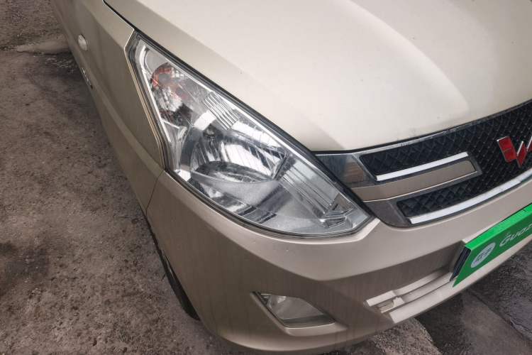Used Wuling Rongguang V 2016 1.5L Standard Version Right Front Headlight