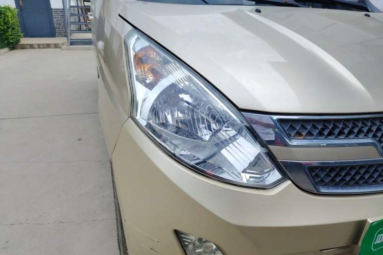 Used Wuling Rongguang V 2016 1.5L Standard Version Right Front Headlight