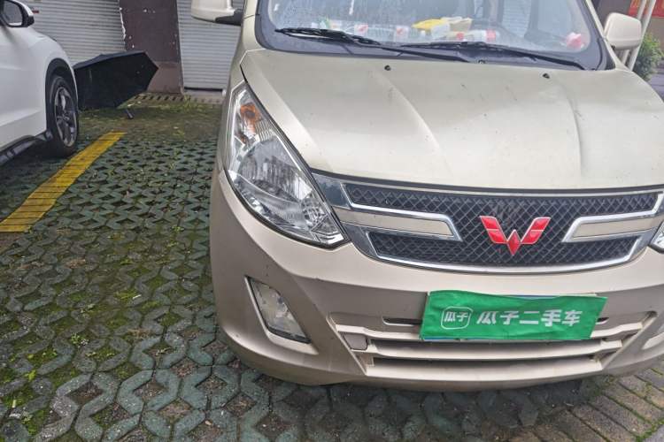 Used Wuling Rongguang V 2016 1.2L Standard Version Right Front Headlight